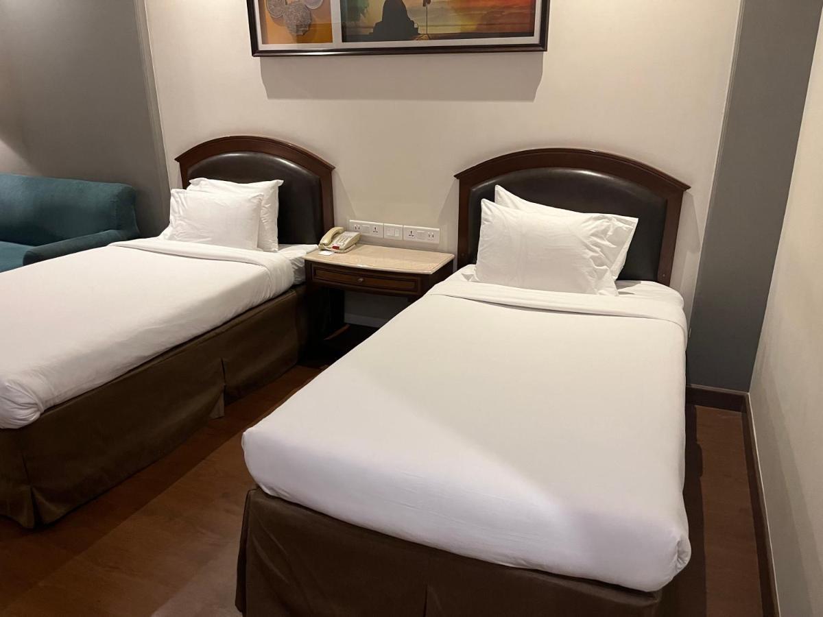 Aditya Grand Near Cantt Hotel 3*
